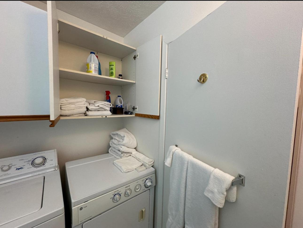 Quiet, Comfortable Great Location 2 Bedroom แชร์บูร์ก ภายนอก รูปภาพ